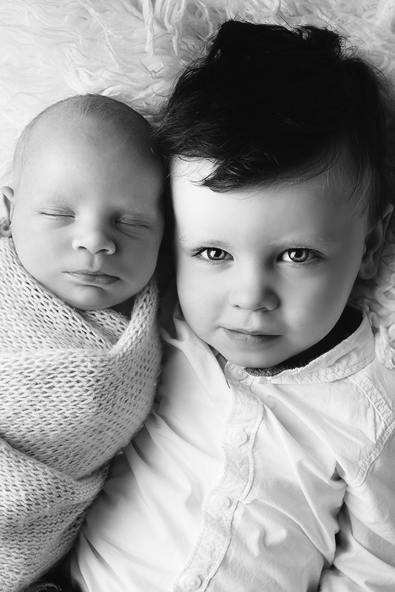 Sibling photo baby boy with brother at newborn baby photoshoot